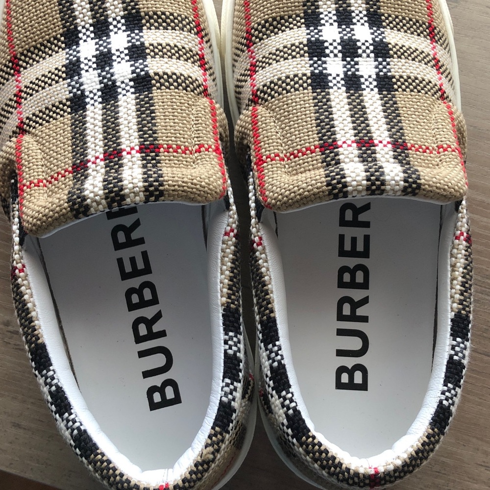 NWT Burberry Thompson Check Slip ons size 37 - Picture 9 of 14